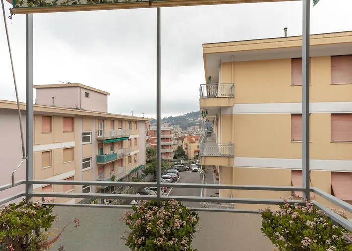 Joivy Cerisola Lovely In Appartement