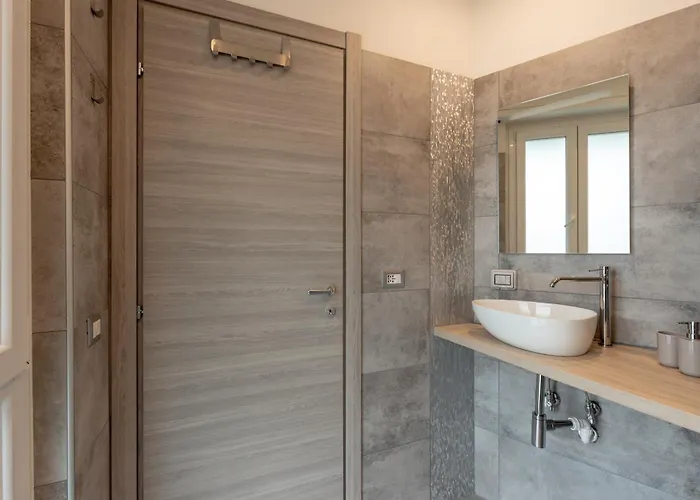 Joivy Cerisola Lovely In Рапалло