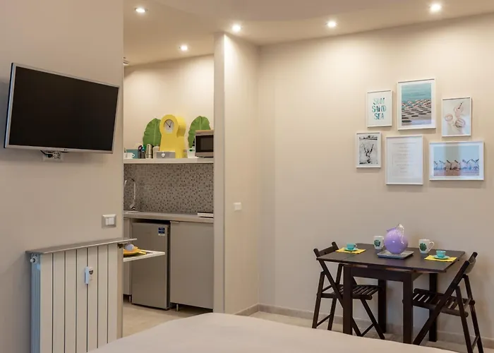 Joivy Cerisola Lovely In Appartement *