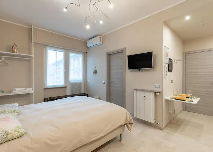 Joivy Cerisola Lovely In Рапалло